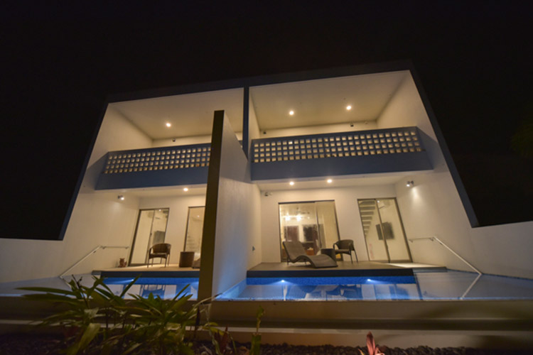 別館（アガズ・イズ）